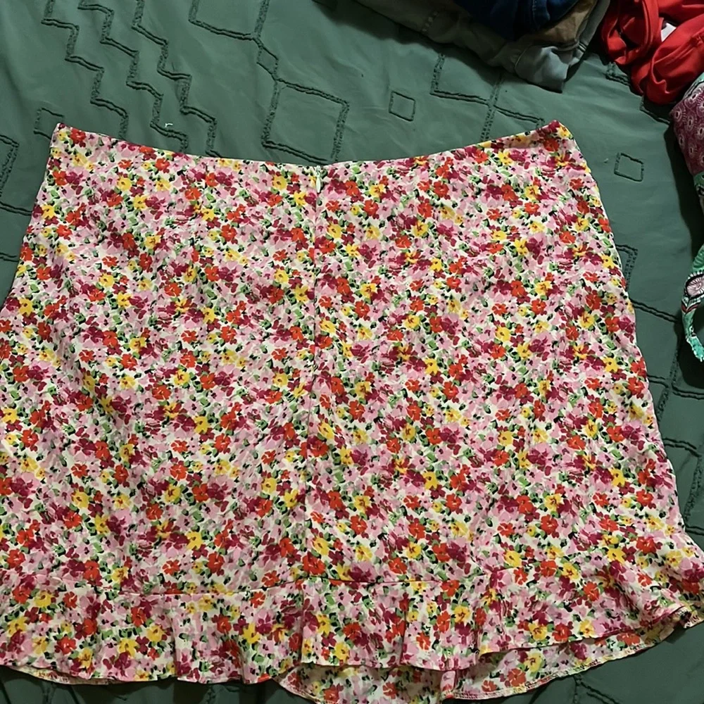 Floral mini skirt size 16 - Picture 4 of 4